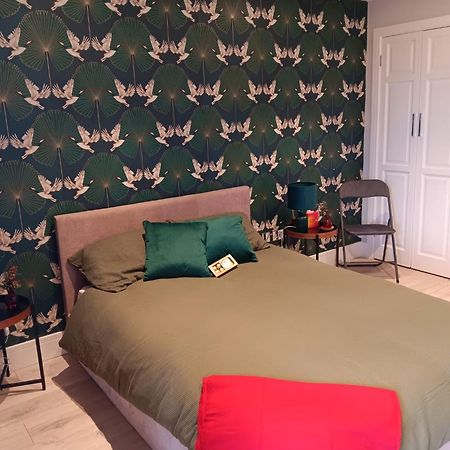 The Crown Radnage Hotel Bagian luar foto