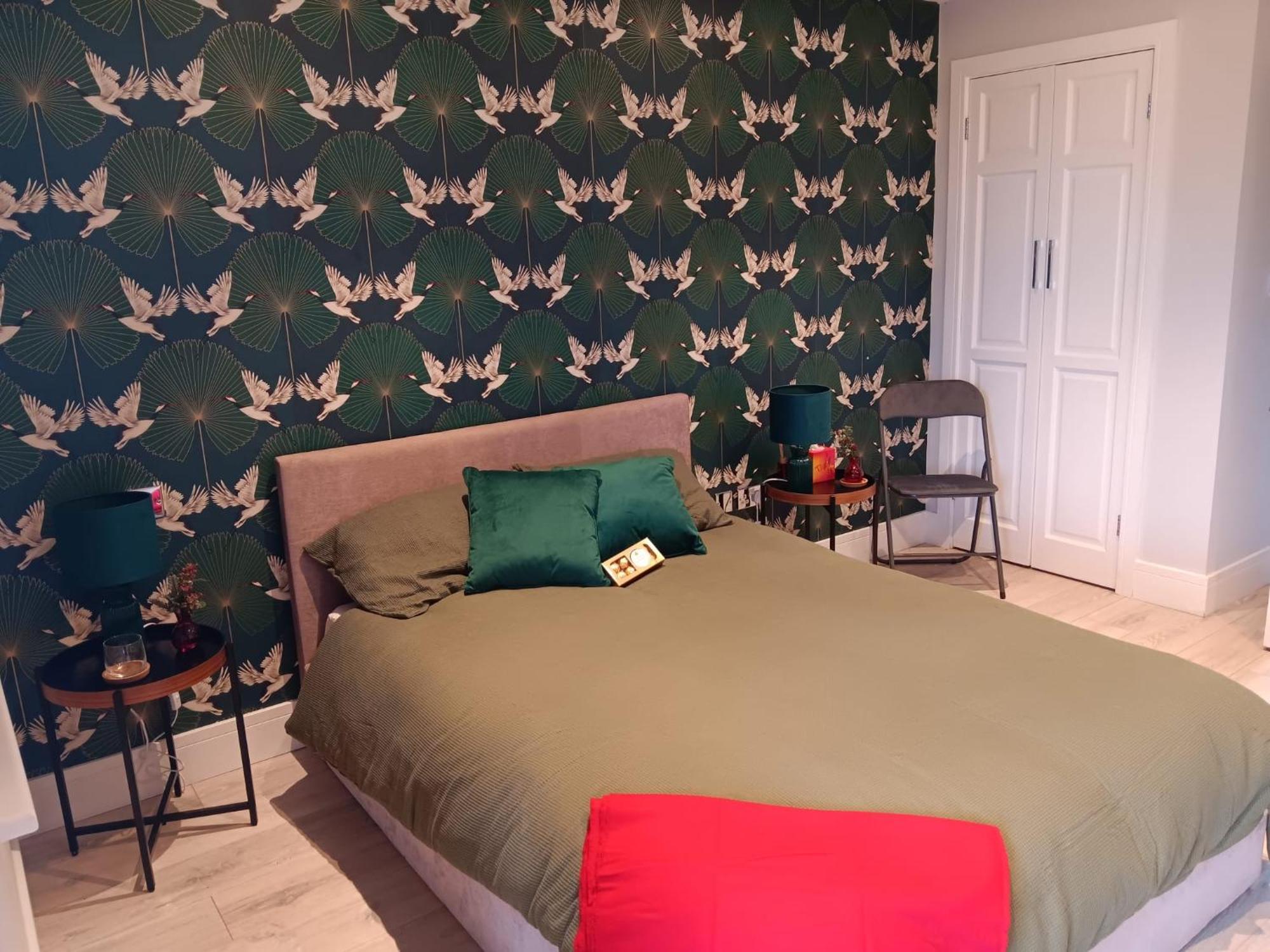 The Crown Radnage Hotel Bagian luar foto