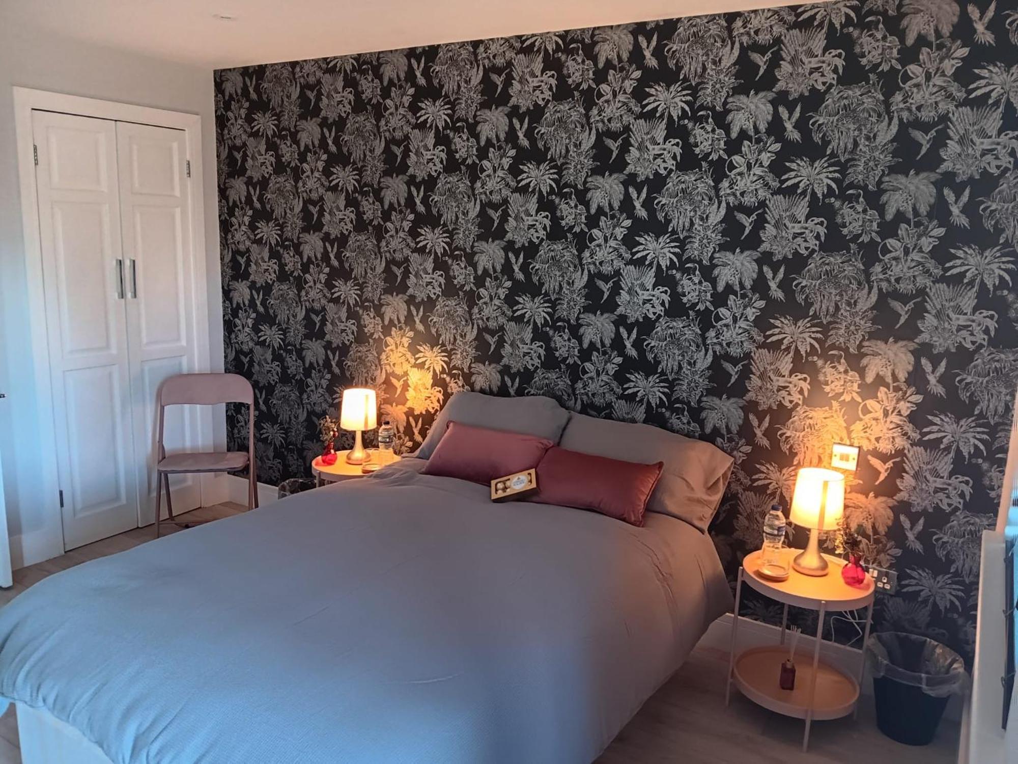 The Crown Radnage Hotel Bagian luar foto